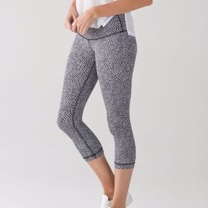 Lululemon Wunder Under Crop III Size 6 SSAGB NWT